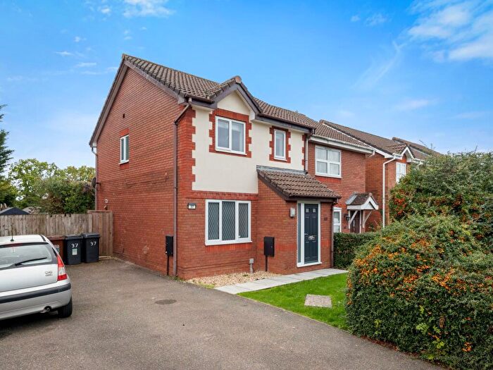 3 Bedroom Semi-Detached House To Rent In Mountain Ash Close, Hailsham, BN27