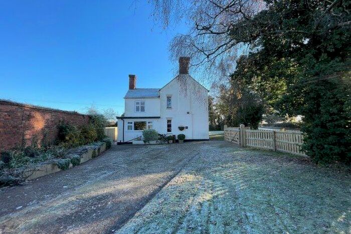 3 Bedroom Property To Rent In Wood End Lane, Lichfield, WS13