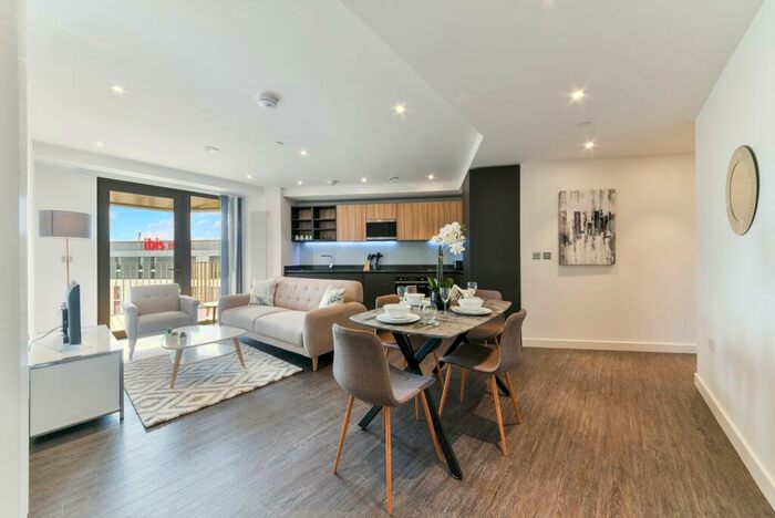 2 Bedroom Apartment To Rent In Royal Docks West, Western Gateway, London, E16