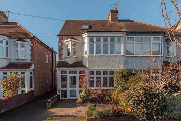 4 Bedroom Property For Sale In Bourne Gardens, Chingford, E4