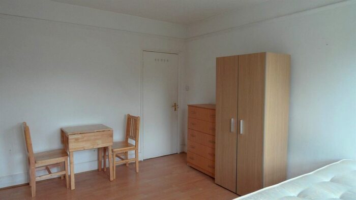 Studio To Rent In Fordwych Road, London, NW2