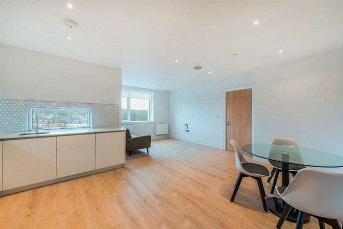 2 Bedroom Apartment To Rent In Ewing House, Brentwood, CM14