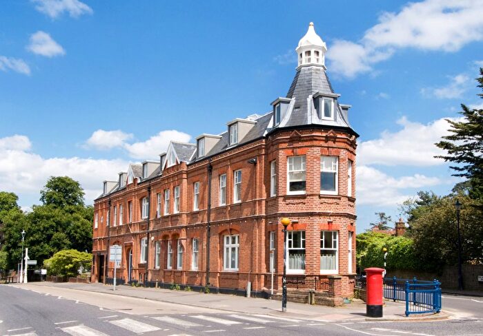 2 Bedroom Flat For Sale In Sevenoaks House, Dartford Road, Sevenoaks, Kent, TN13