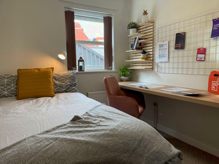 3 Bedroom Apartment To Rent In Apt. Cathedral Street Apartments, Lincoln, LN2