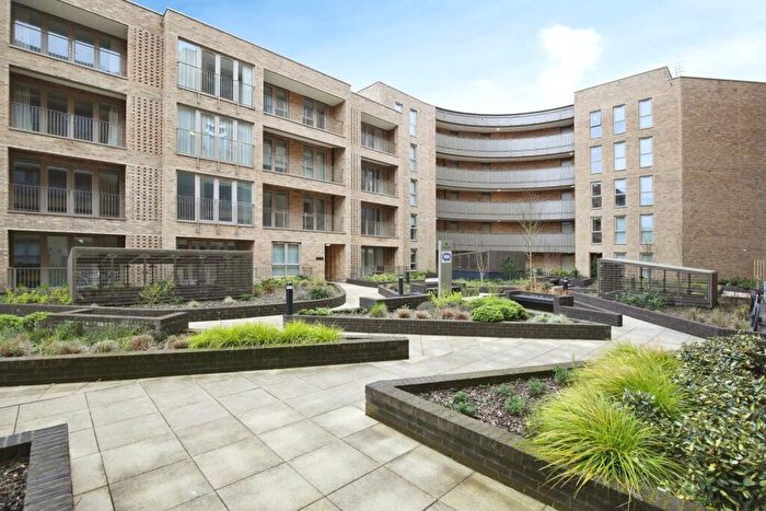 2 Bedroom Flat For Sale In Kings Road, Newbury, Berkshire, RG14