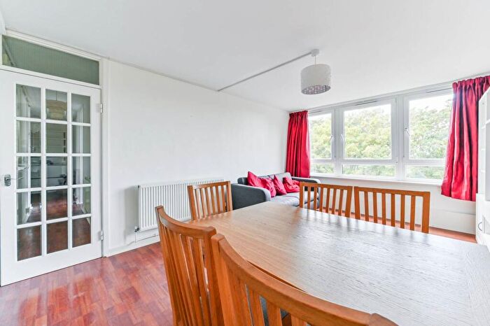 2 Bedroom Flat To Rent In College Road, Crystal Palace, London, SE19