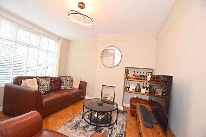 2 Bedroom End Of Terrace House For Sale In Farmway, Middleton, Manchester, M24