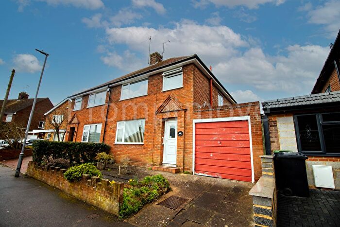 3 Bedroom Property To Rent In Rosslyn Crescent, Luton, LU3