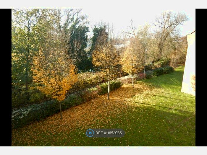 2 Bedroom Flat To Rent In Faraday Road, Guildford, GU1