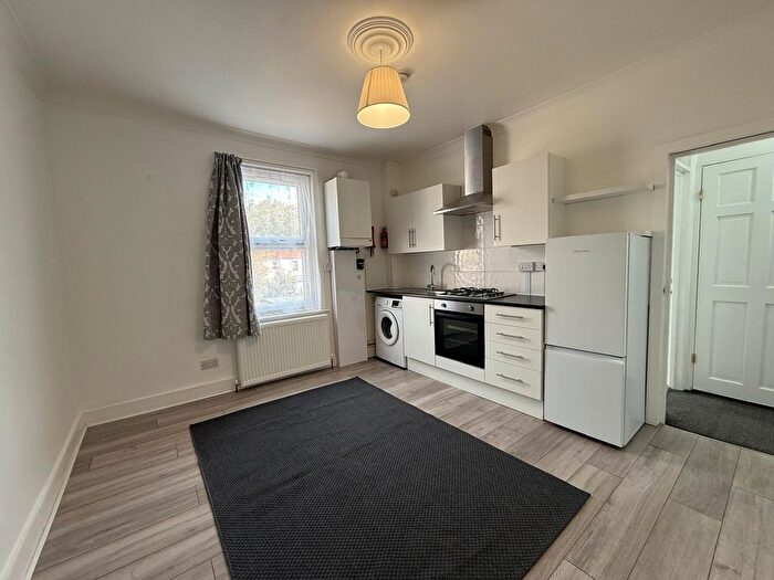 2 Bedroom Flat To Rent In Ilford, IG1