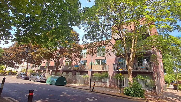 2 Bedroom Flat To Rent In Holland Grove, London, SW9