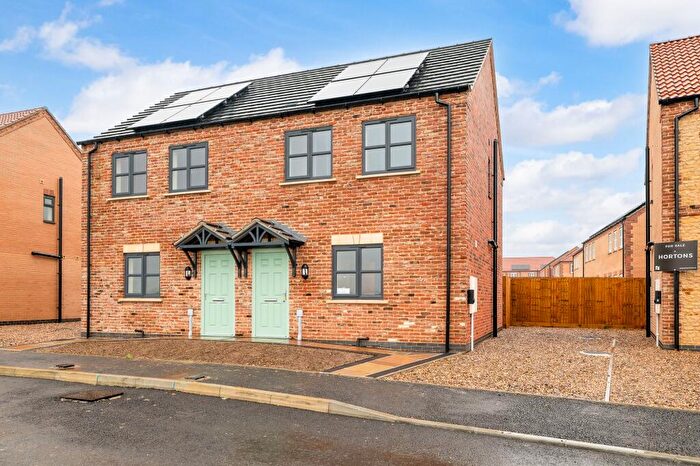 3 Bedroom Semi-Detached House For Sale In Cleveland Avenue, North Hykeham, LN6