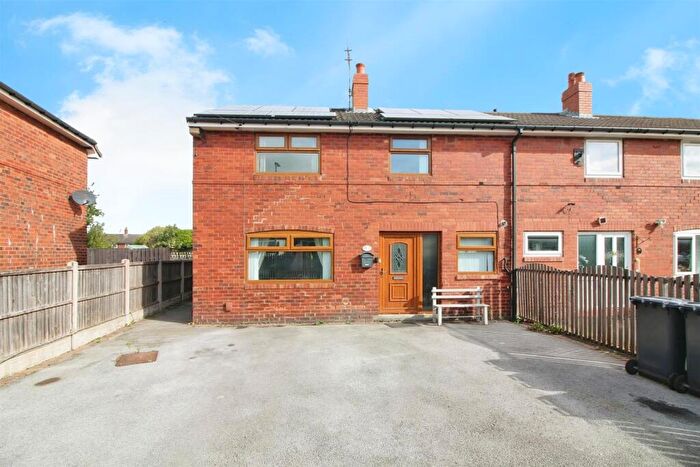 3 Bedroom End Of Terrace House For Sale In Crescent Avenue, Rothwell, Leeds, LS26