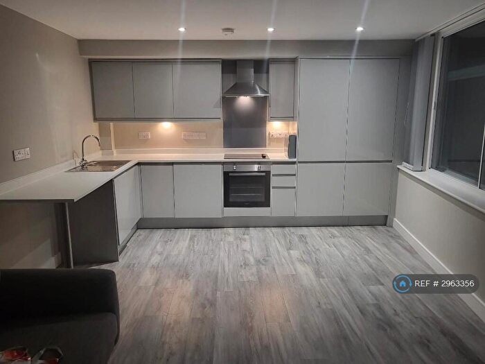 2 Bedroom Flat To Rent In Glasshouse, Bedford, MK40