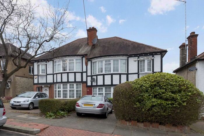 3 Bedroom Semi-Detached House To Rent In Courthouse Road, London N12