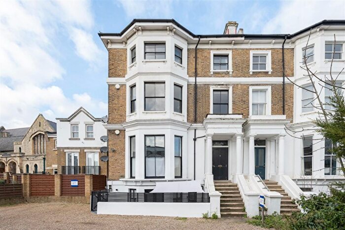 1 Bedroom Flat For Sale In Grosvenor Road, London, E11