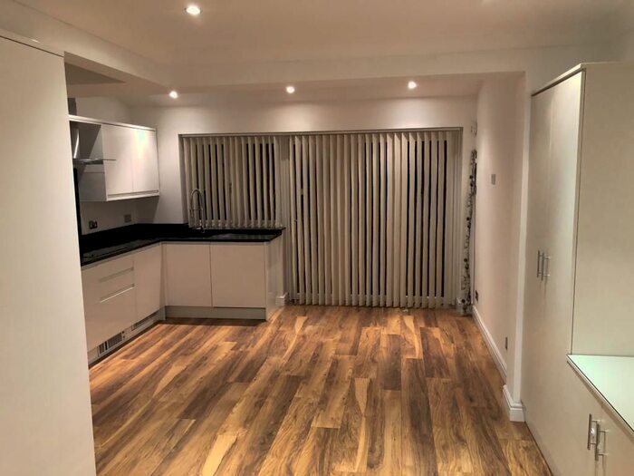 3 Bedroom Terraced House To Rent In Surbiton, Surrey, KT5