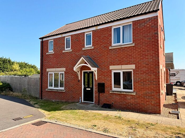 3 Bedroom Detached House For Sale In Cornmill Close, Farcet, Peterborough, PE7