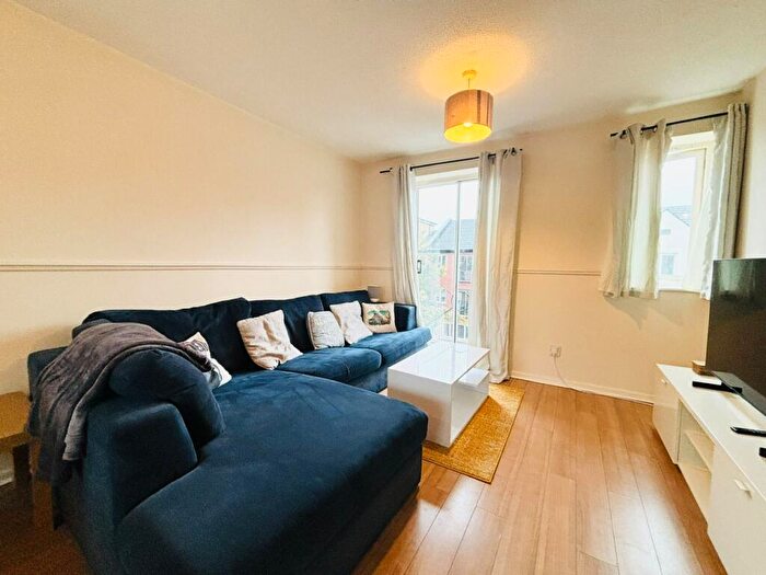 3 Bedroom Flat To Rent In Stretford Road, Hulme, Manchester, M15