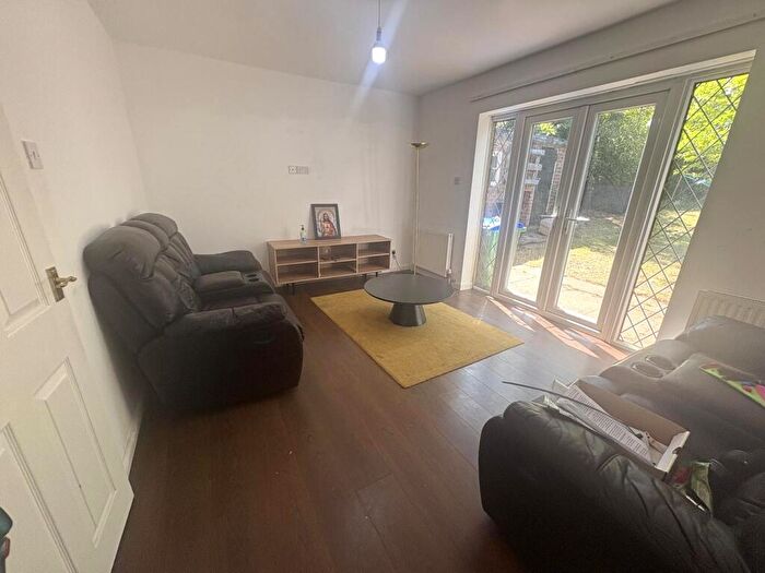 3 Bedroom Terraced House To Rent In Blackberry Lane, B74