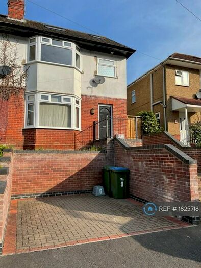 4 Bedroom Semi-Detached House To Rent In Lawrence Grove, Southampton, SO19