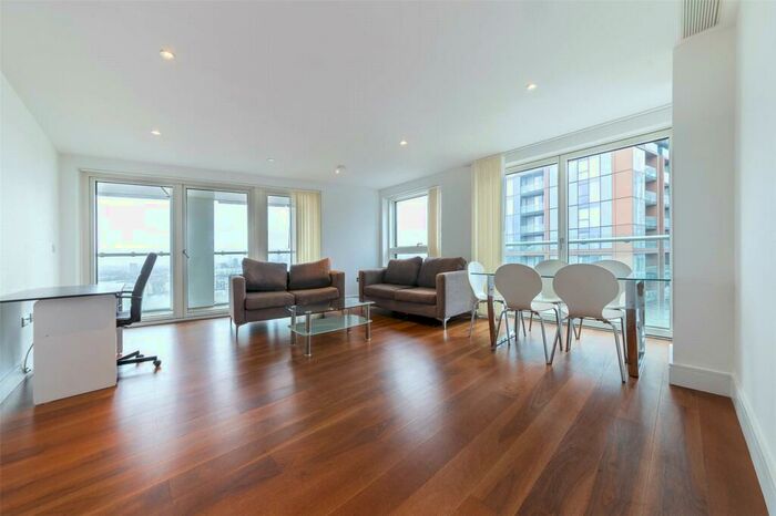 3 Bedroom Apartment To Rent In Lincoln Plaza, London, E14