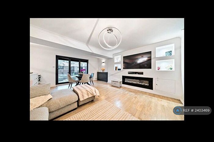 3 Bedroom Maisonette To Rent In Heron Court, Bromley, BR2