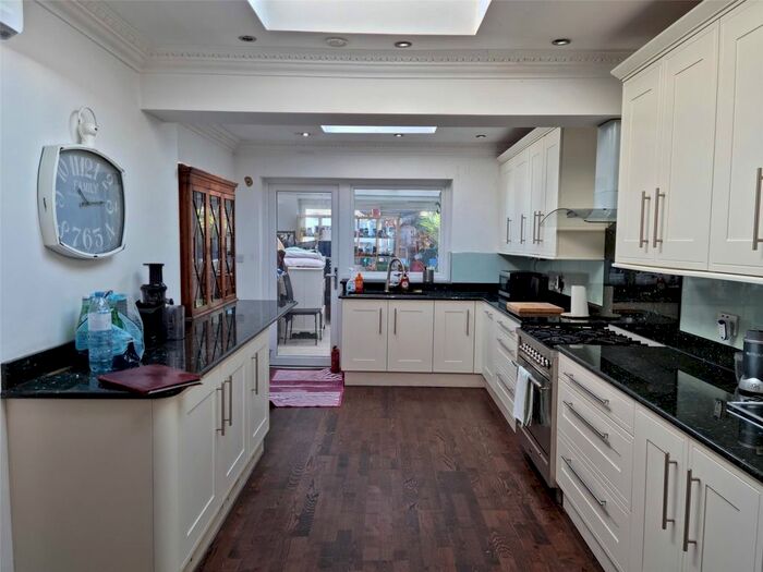 1 Bedroom Flat To Rent In Empire Road, Perivale, Middlesex UB6