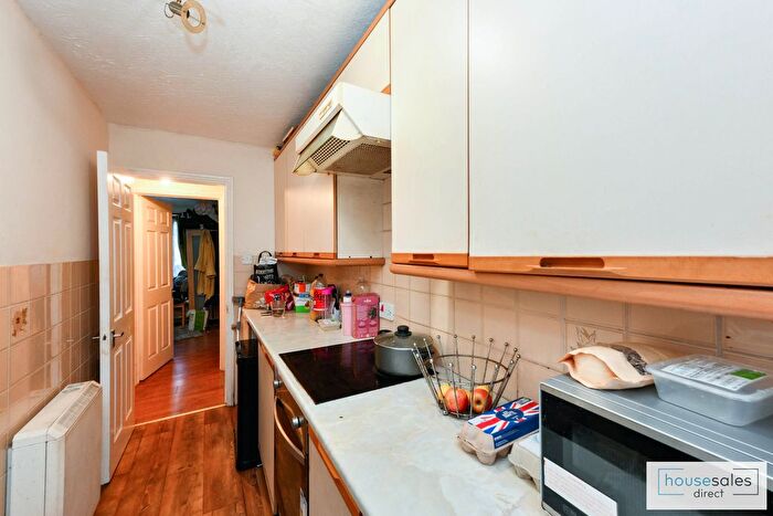 1 Bedroom Flat For Sale In Maple Leaf Court Cross Road, Waltham Cross, EN8