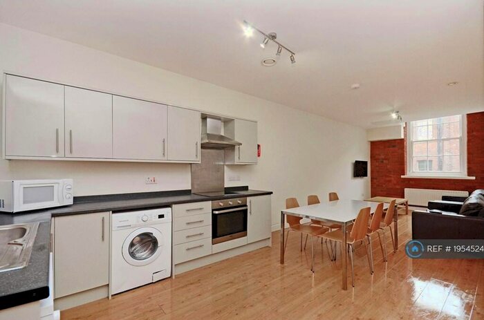 5 Bedroom Flat To Rent In Bells Square, Sheffield, S1