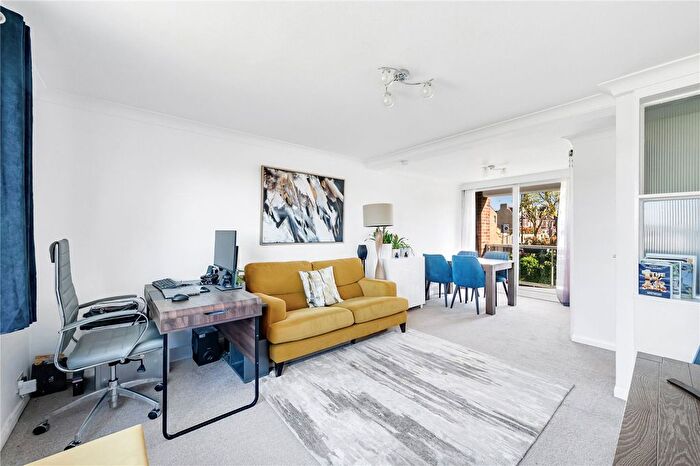 2 Bedroom Maisonette For Sale In Kent Avenue, London, W13