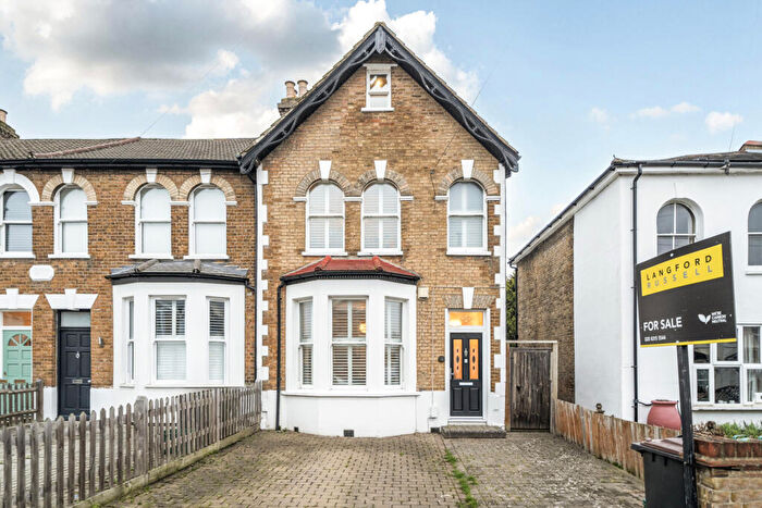 4 Bedroom End Of Terrace House For Sale In Pope Road, Bromley, BR2