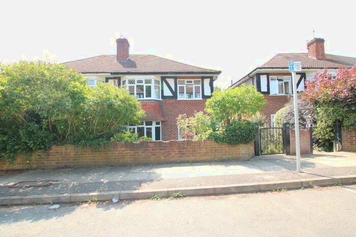 2 Bedroom Ground Maisonette To Rent In Mill Vale, Bromley, BR2