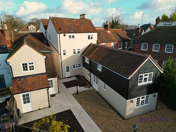 1 Bedroom Flat To Rent In London Street, Chertsey, Surrey, KT16