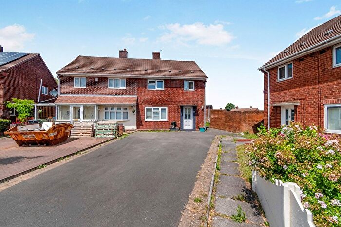 3 Bedroom Semi Detached House For Sale In Rough Hills Close, Parkfields, Wolverhampton, WV2