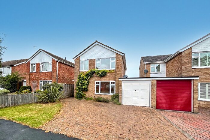 3 Bedroom Link Detached House To Rent In Iden Hurst, Hurstpierpoint, BN6