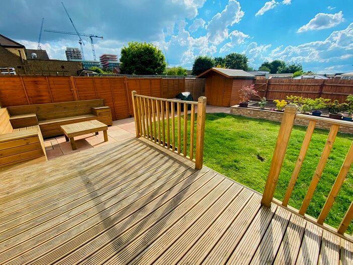 2 Bedroom Bungalow To Rent In Askwith Road, Rainham, RM13