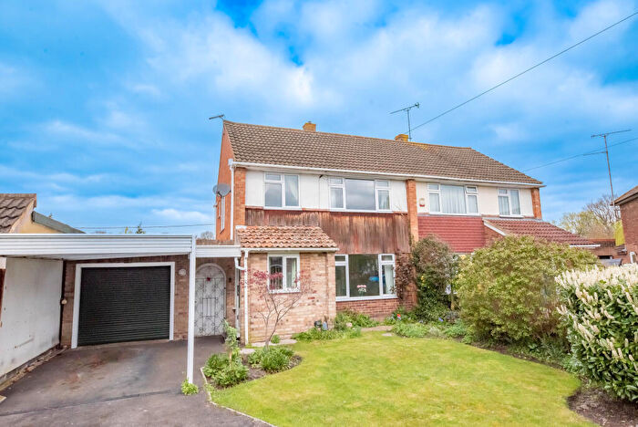 3 Bedroom Semi Detached House For Sale In Rosary Gardens, Yateley, Hampshire, GU46