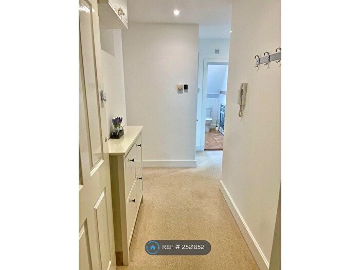 2 Bedroom Flat To Rent In Strawberry Gardens, Southsea, PO5