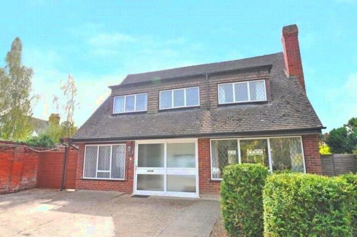 3 Bedroom Detached House To Rent In Wellington Road, Maidenhead, Berkshire, SL6