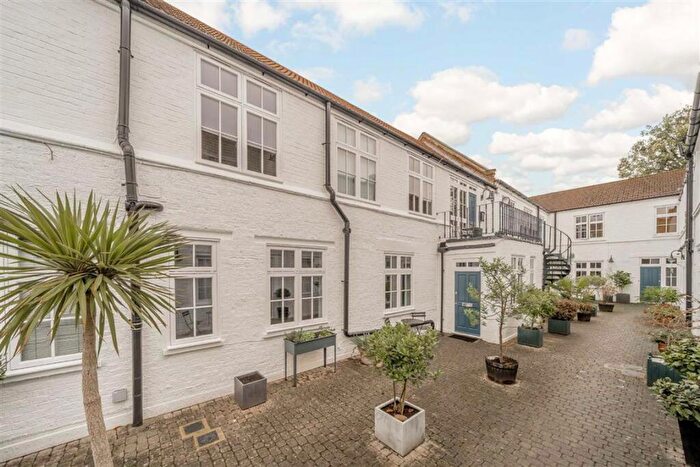 2 Bedroom Flat For Sale In Anchor Mews, Balham, SW12