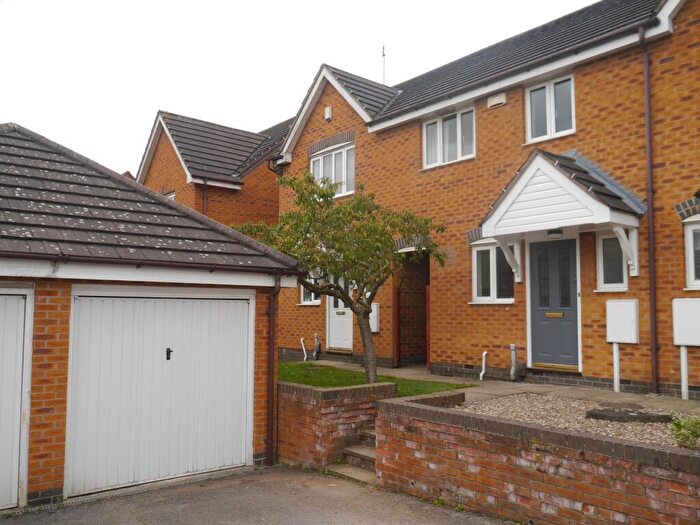 2 Bedroom Town House To Rent In Woodpecker Close, Bingham, NG13