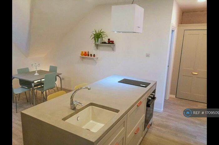 2 Bedroom Flat To Rent In Endymion Road, London, N4