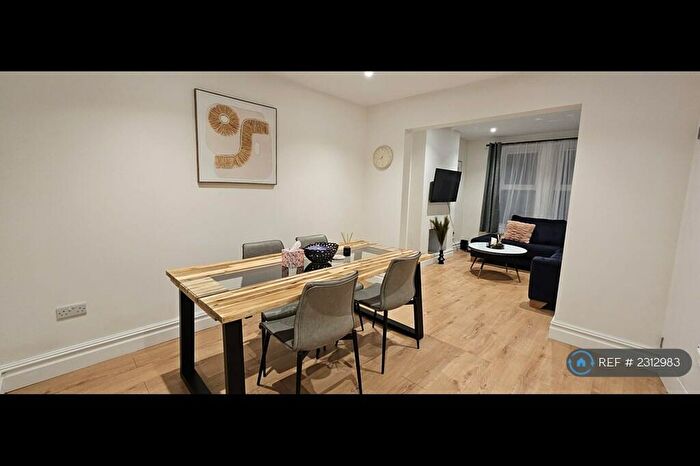 5 Bedroom Terraced House To Rent In Harrowden Road, Bedford, MK42