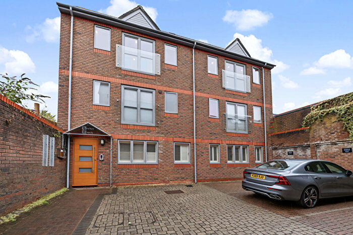 2 Bedroom Flat For Sale In High Street, Berkhamsted, HP4