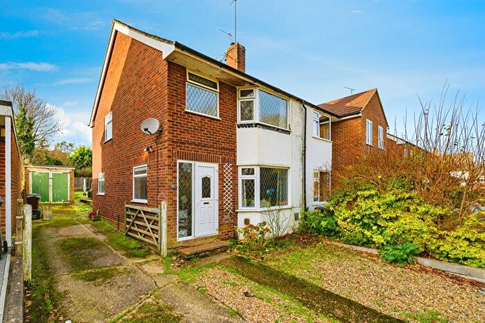 3 Bedroom Semi-Detached House For Sale In Riverford Close, Harpenden, AL5