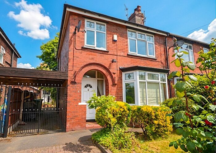 3 Bedroom Semi-Detached House To Rent In Headlands Drive, Prestwich, M25