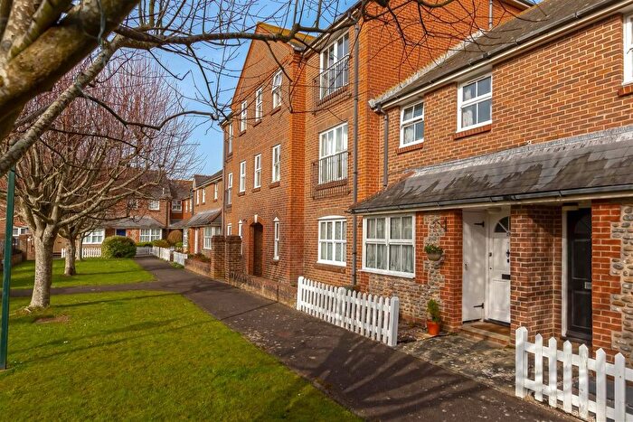 2 Bedroom Terraced House For Sale In High Street, Worthing, BN11