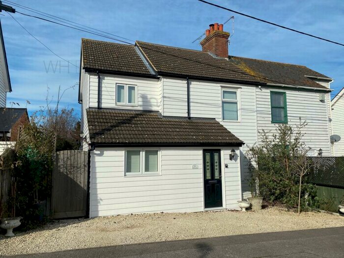 4 Bedroom Semi-Detached House To Rent In Woodside Cottages, Dunkirk, ME13