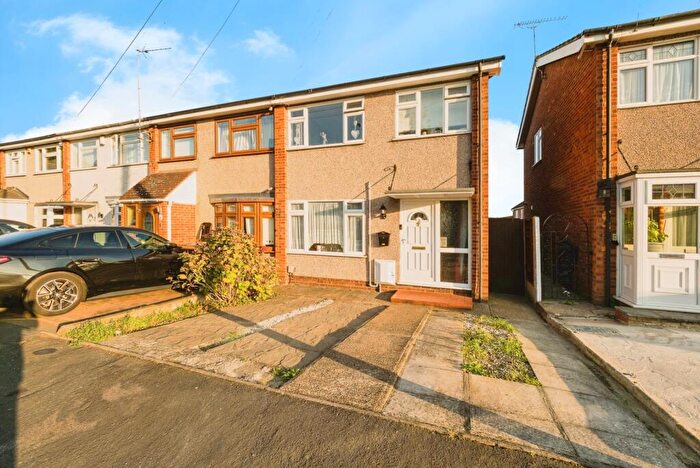 3 Bedroom End Of Terrace House For Sale In Bamford Way, Romford, RM5